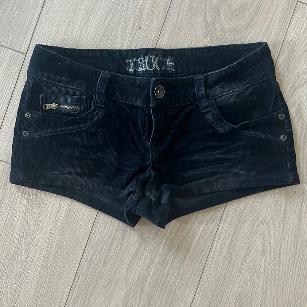 Truce size 7 black corduroy short shorts